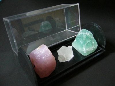 画像1: 原石三点セット　限定品　(水晶、フローライト、ローズクォーツ、 ケース付)