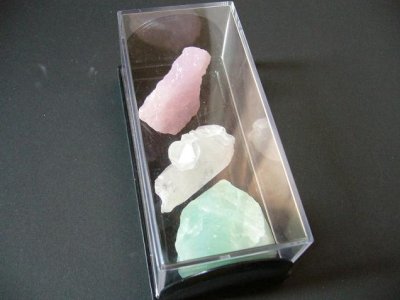 画像2: 原石三点セット　限定品　(水晶、フローライト、ローズクォーツ、  ケース付) 