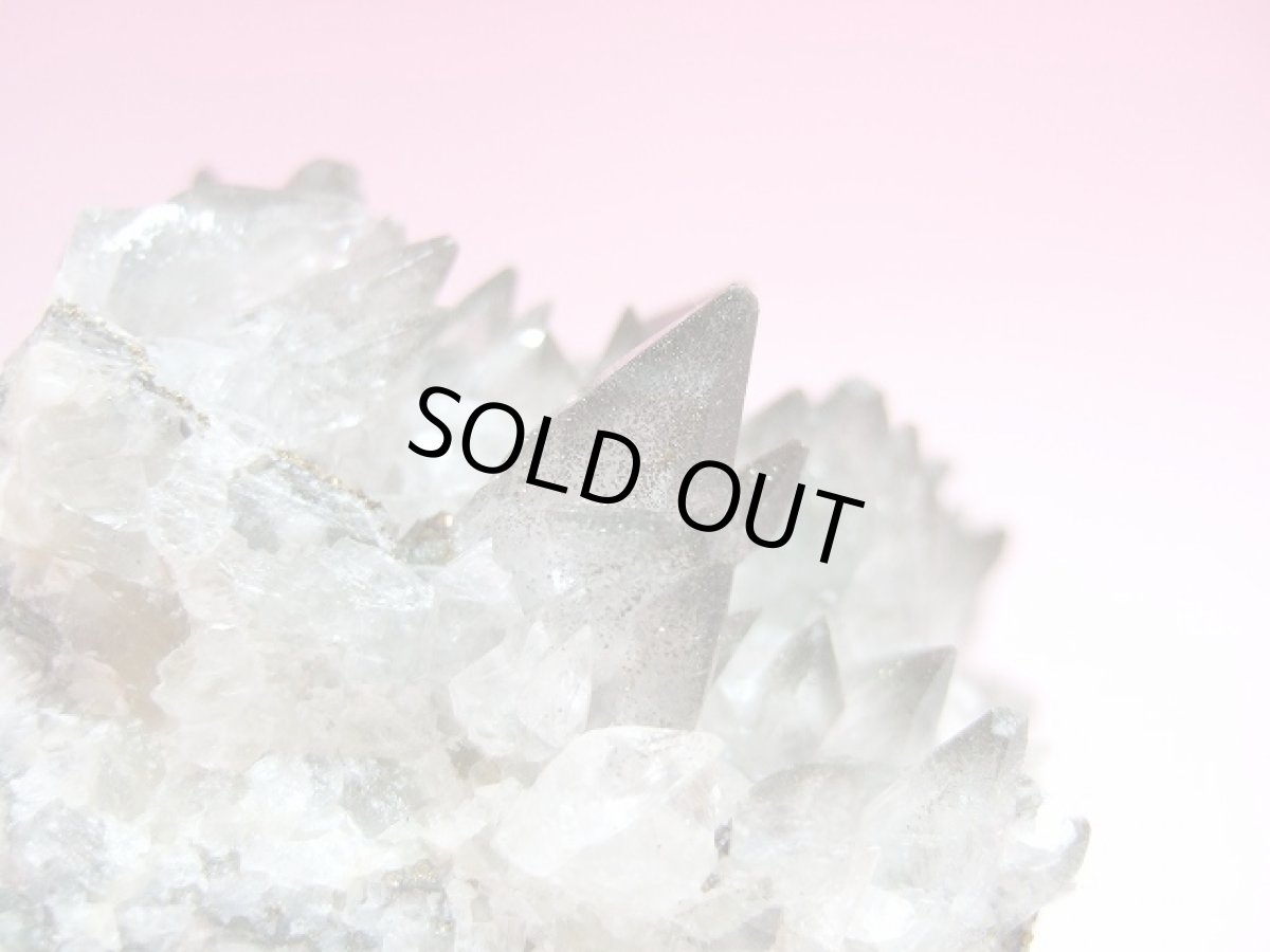 画像10: カルサイト犬牙状クラスター(レインボーキャルコパイライト付着) (10)