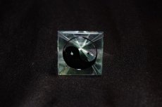 画像2: ヒマラヤクリスタル（水晶）陰陽彫ピラミッド 10g (2)