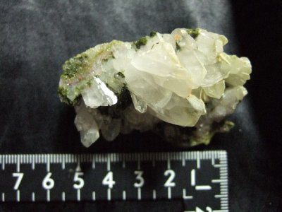 画像3: エピドート（緑れん石）付着クリスタルクラスター （水晶群晶） 56g