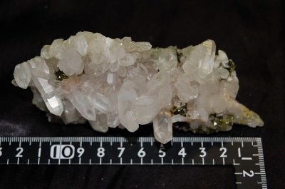 画像2: エピドート（緑れん石）付着クリスタルクラスター （水晶群晶） 202g
