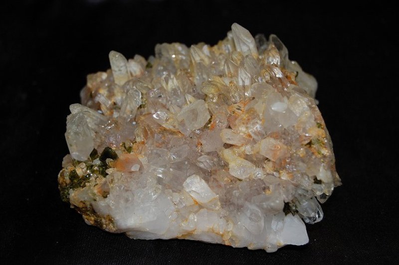 画像1: エピドート(緑れん石)付着クリスタルクラスター (水晶群晶) 358g