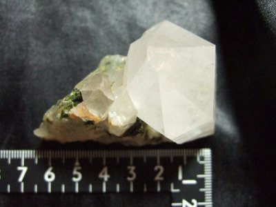 画像3: エピドート（緑れん石）付着クリスタルクラスター （水晶群晶） 106g