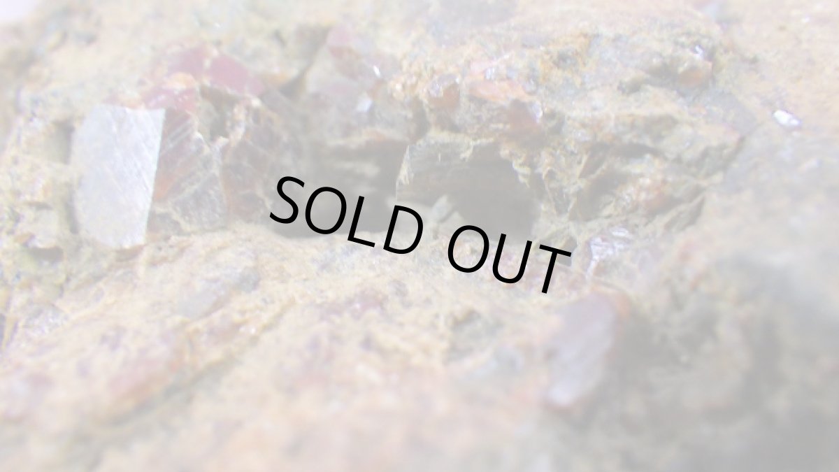 画像4: ガーネット（柘榴石） 母岩付き原石 (4)