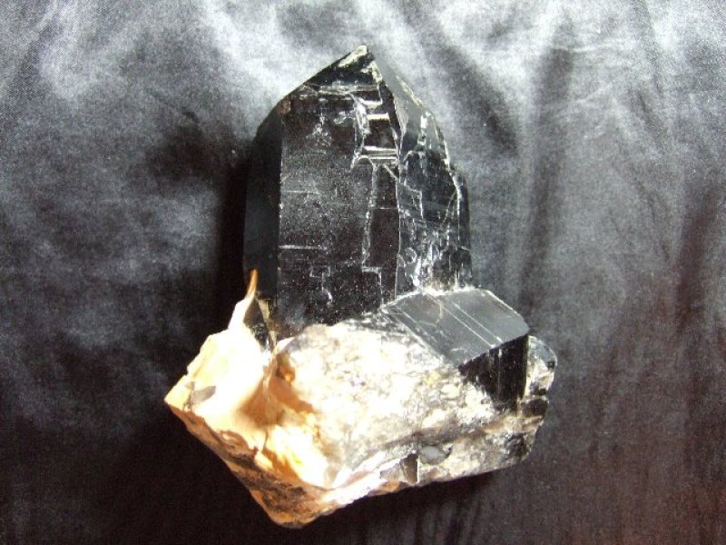 画像1: 玉滴石付きモリオン(黒水晶)モーリオン 734g レア