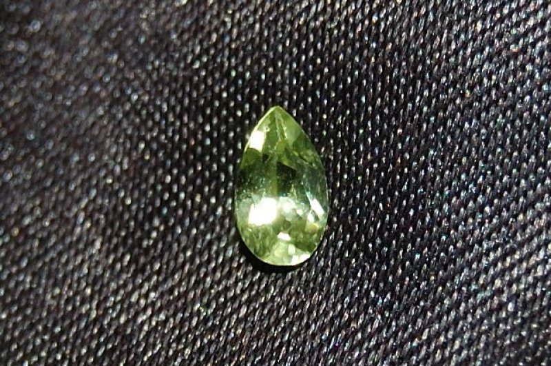 画像2: ペリドット(カンラン石) ルース ケース付き