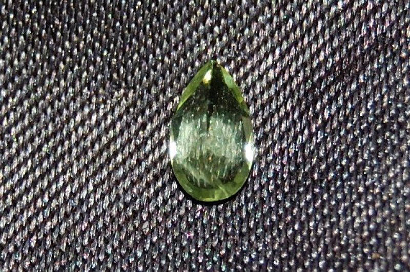 画像3: ペリドット(カンラン石) ルース ケース付き