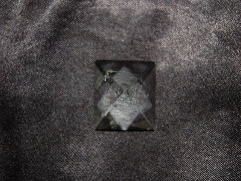 画像1: ヒマラヤクリスタル(水晶)ピラミッド 9g