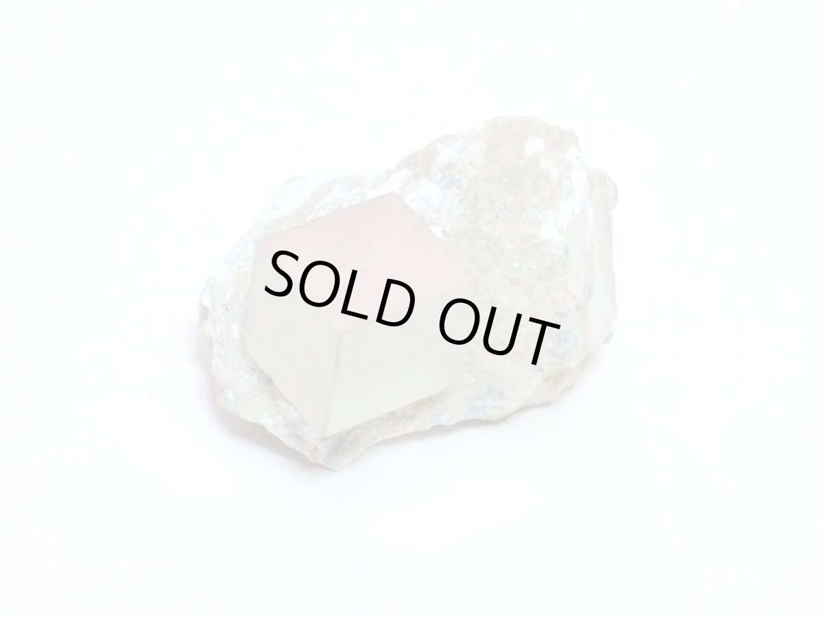 画像2: パイライト（黄鉄鉱）結晶 (2)