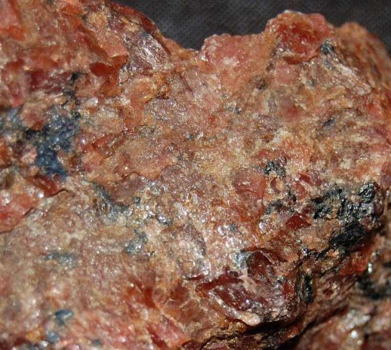 画像1: インペリアルレッドロードナイト(バラ輝石)