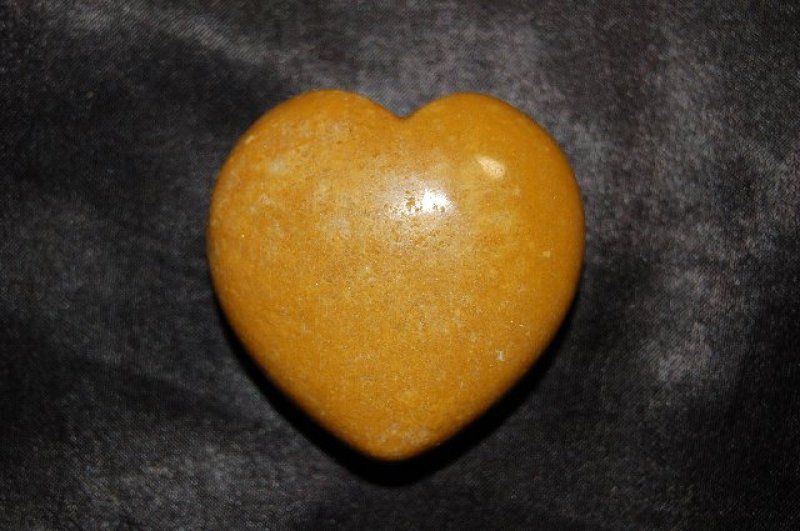 画像1: サーペンチン(蛇紋石) ハート茶色