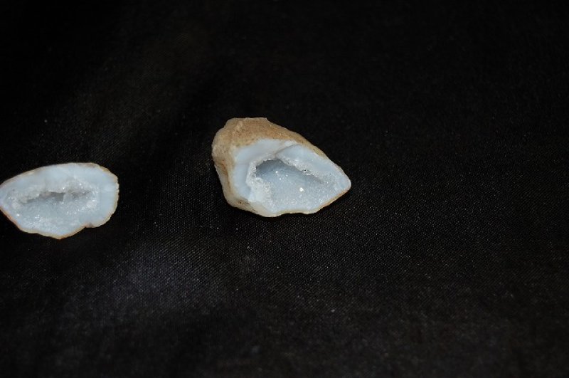 画像1: 水晶(ジオード)ペア 9g