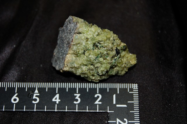 ペリドット原石（カンラン石）                                        [olivine2]
